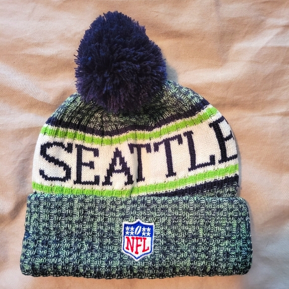 NWT Seattle Seahawks Marl Cuffed Knit Hat with Pom - Picture 3 of 4
